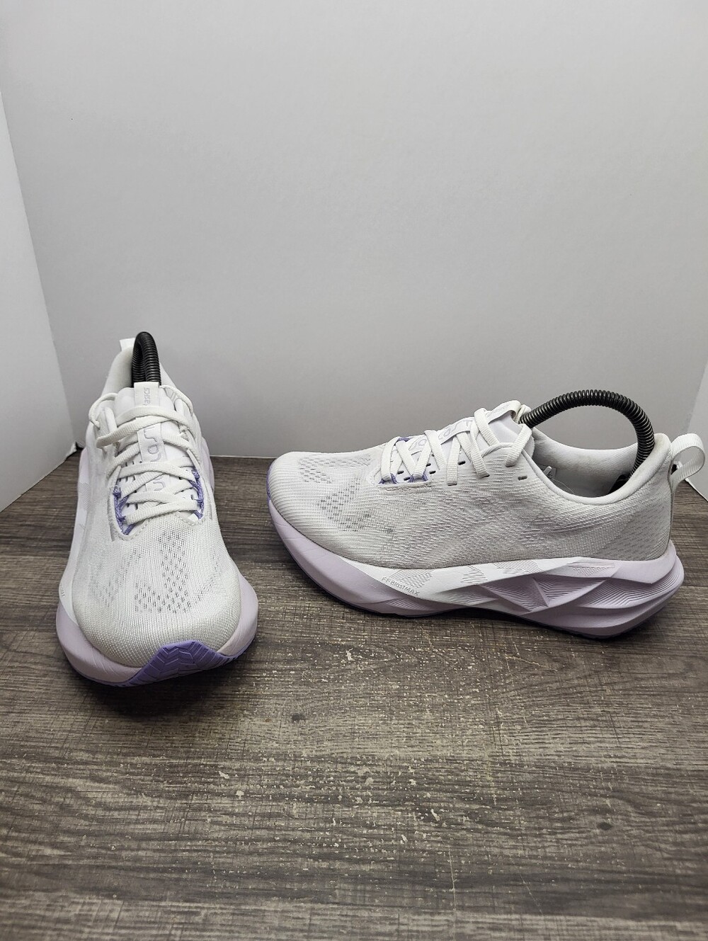 Asics Novablast 5 White/Lilac Women’s Size 7 Running Shoes Sneakers